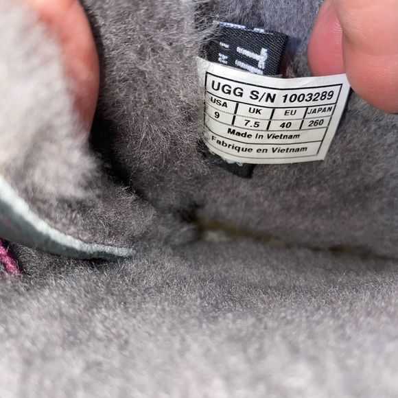 UGG CELISTE Sheepskin Insulated Winter Snow Boot Women’s Size 9, MSRP $225 - Picture 6 of 12